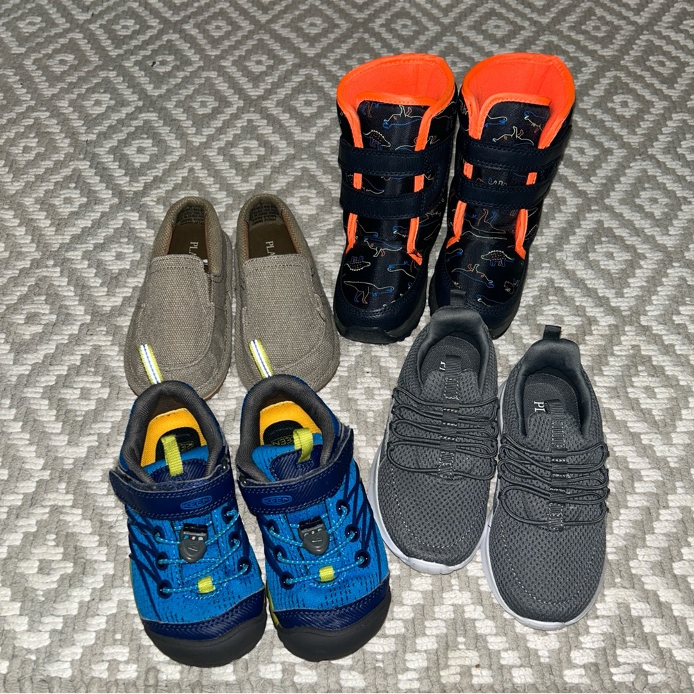 Kid’s Lot of 4 pair of shoes.Size 9